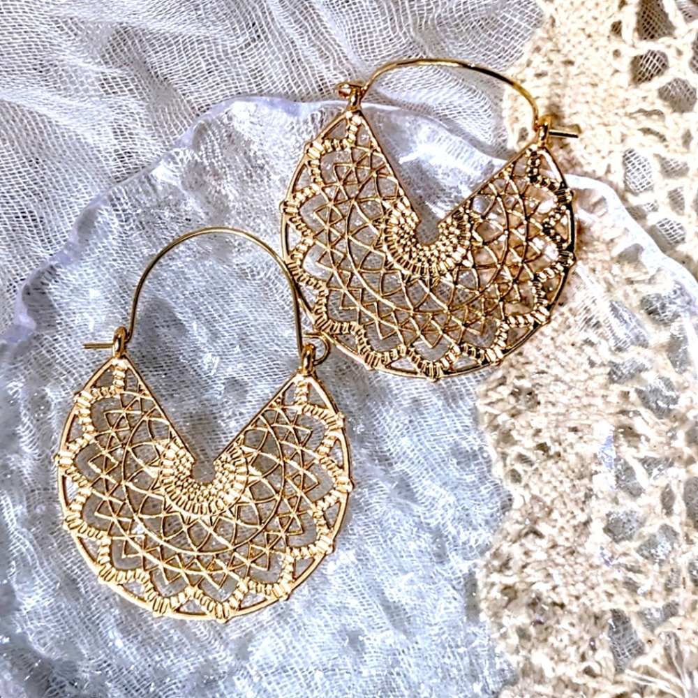 DCLF Boho Glam Ornate Filigree Round Mandala Huggie Earrings